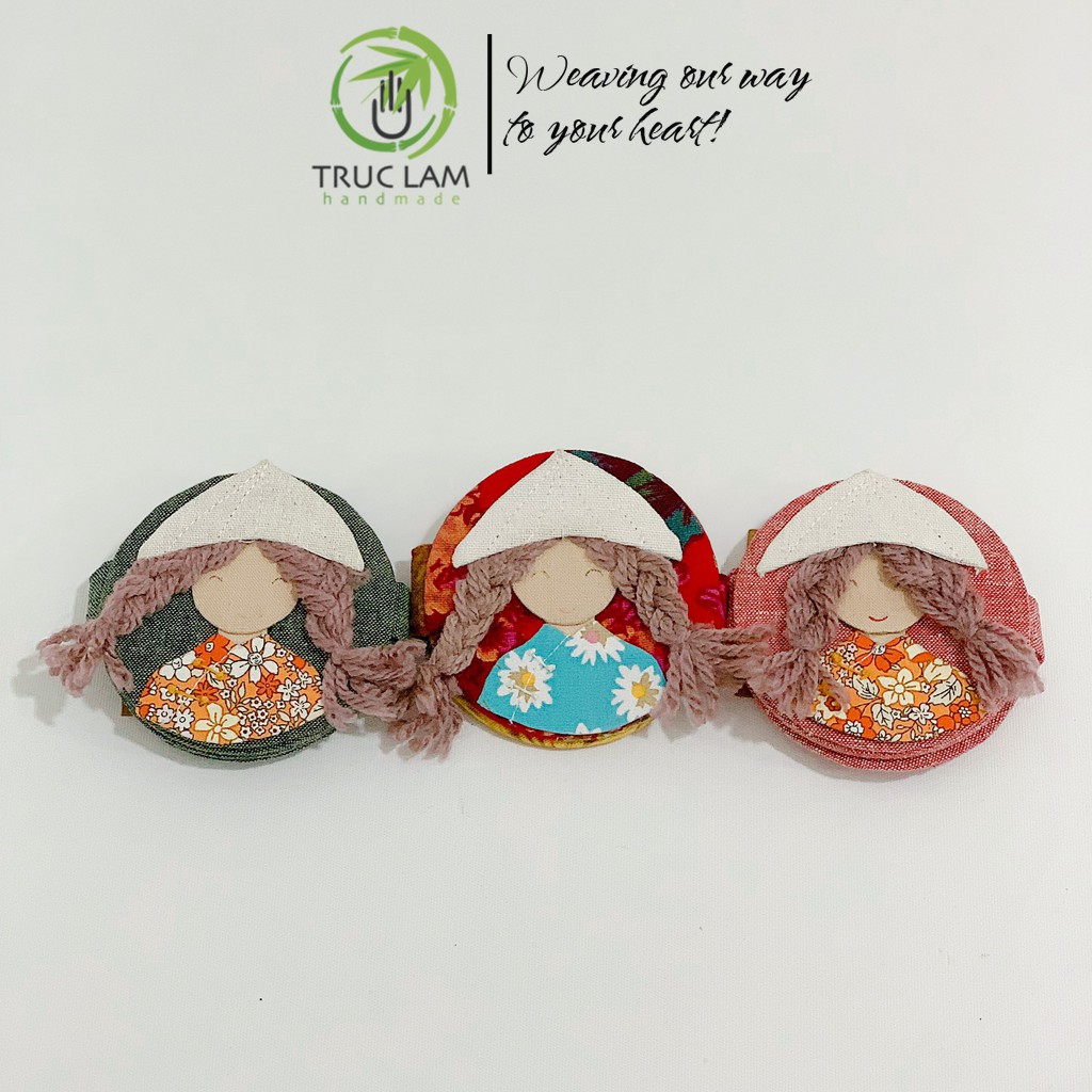Gương Trang Điểm Cầm Tay Mini Bỏ Túi Ốp Vải 2 Mặt Gắn Hình Ngộ Nghĩnh Dễ Thương (B) – Trúc Lâm Handmade