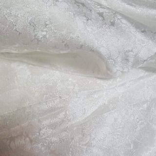 Vải lụa trắng vân hoa