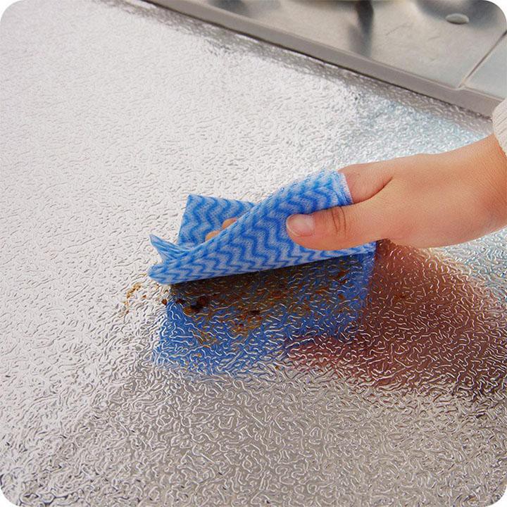 Cuộn giấy bạc dán bếp cách nhiệt, miếng decal dán tường nhà bếp chống thấm bền đẹp 2456 Tiện Ích Việt Nam 99