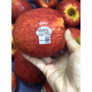 Hộp 4 trái Táo Envy size vừa khoảng 1 kg