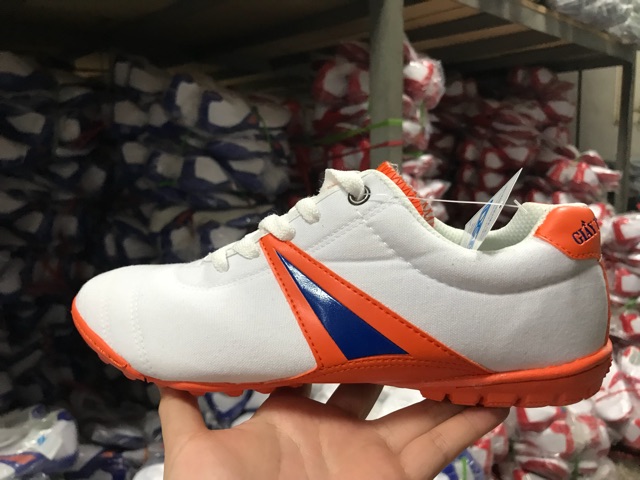 Giày đá bóng Thăng Long