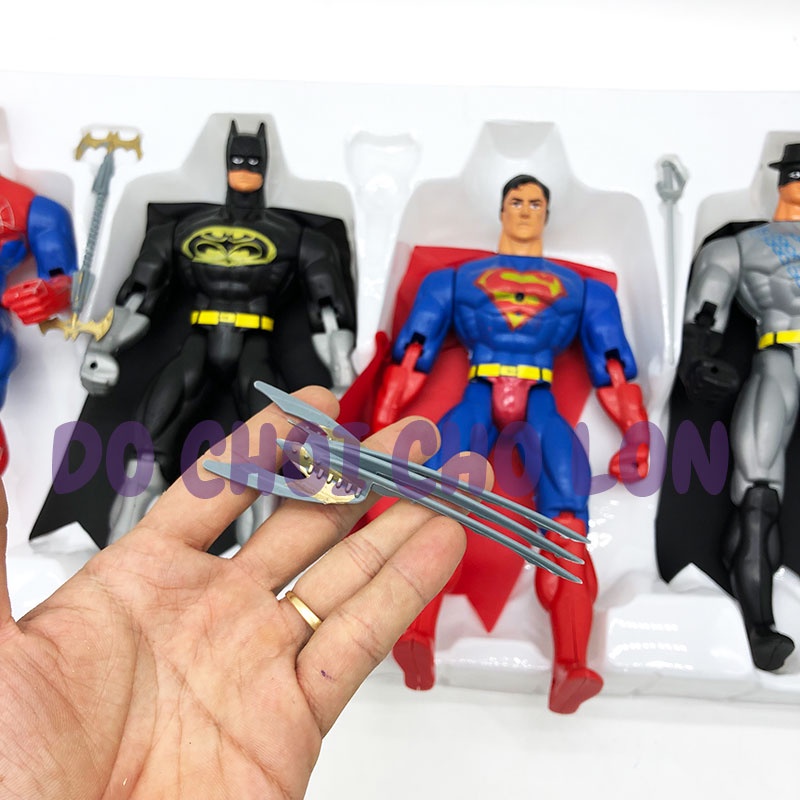Hộp đồ chơi 4 siêu anh hùng Super Heroes dùng pin có đèn size 30 cm 8881