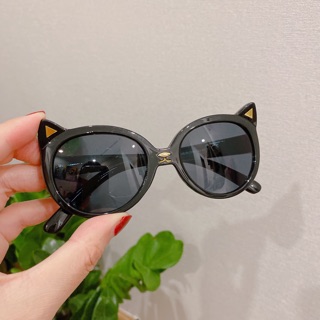 Kính trẻ em xuất dư