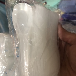 100 THÌA NHỰA DÙNG 1 LẦN