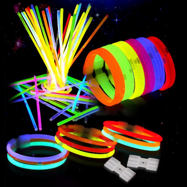 Combo 100 Que Dạ Quang Glow Stick Phát Sáng Kèm 100 Đầu Nối