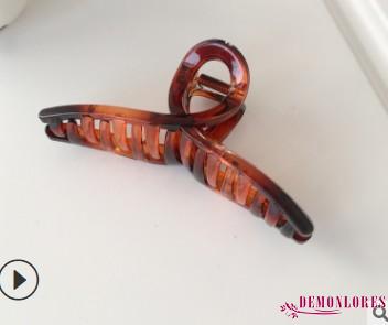 Cài Tóc Kiểu Dáng Đơn Giản Cho Nữ