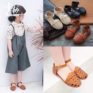 Sandal rọ cho bé gái