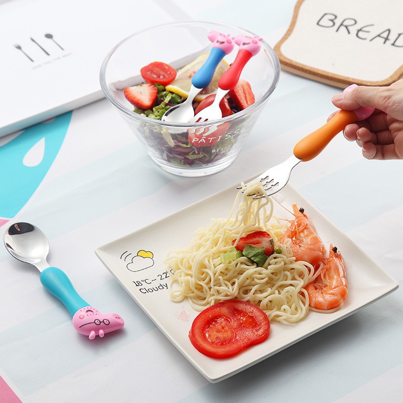 Muỗng nĩa bằng thép không gỉ có chuôi hình chú heo peppa cho bé