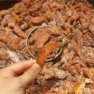 Mứt cóc lắc muối ớt cay cay nòng nòng