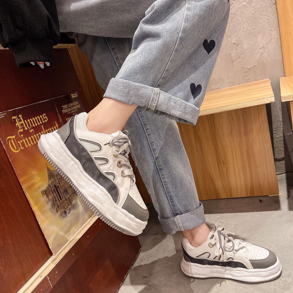 Giày thể thao nữ Ullzang đế chảy đôc đáo Giầy sneaker bánh mì mũi tròn dây đôi bản mới Hot Hit