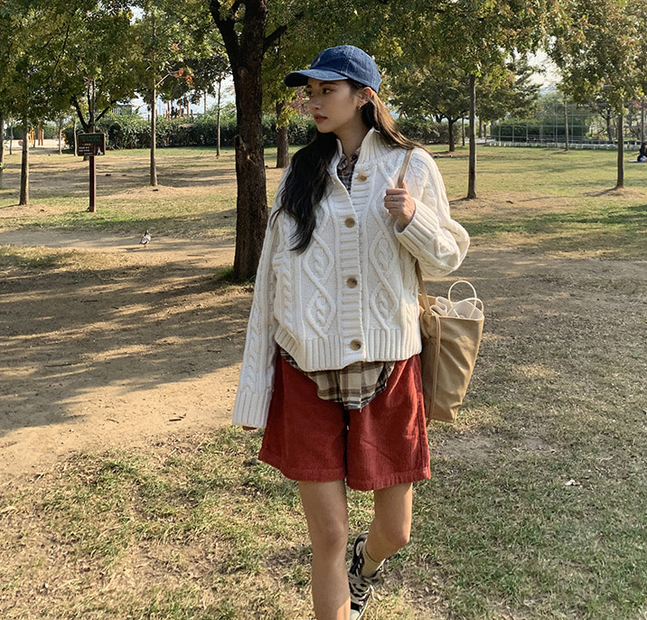 Quần ngắn IELGY lưng cao vải phối nhung thời trang cá tính cho nữ