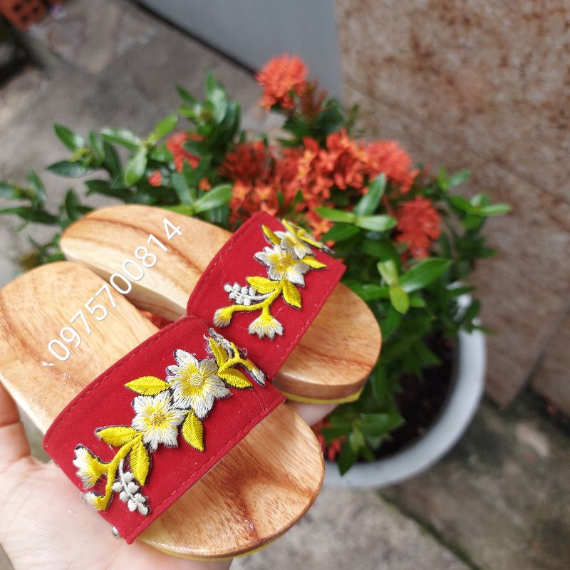 Guốc gổ thiên nhiên  đế trơn quai tự chon dành cho bé