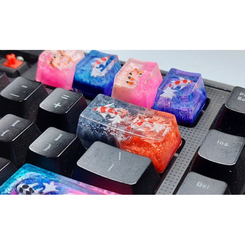 Keycap artisan cá koi 2U trang trí bàn phím cơ (tone đỏ đen)