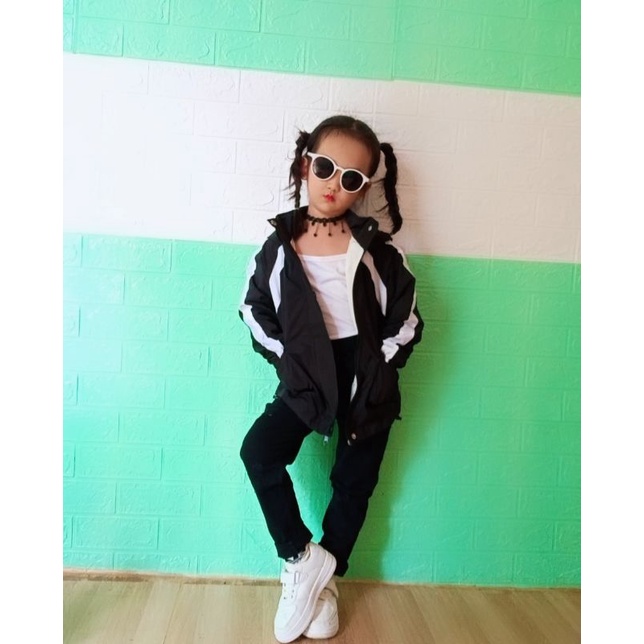 Áo khoác cho bé trai bé gái 2 màu đỏ, đen