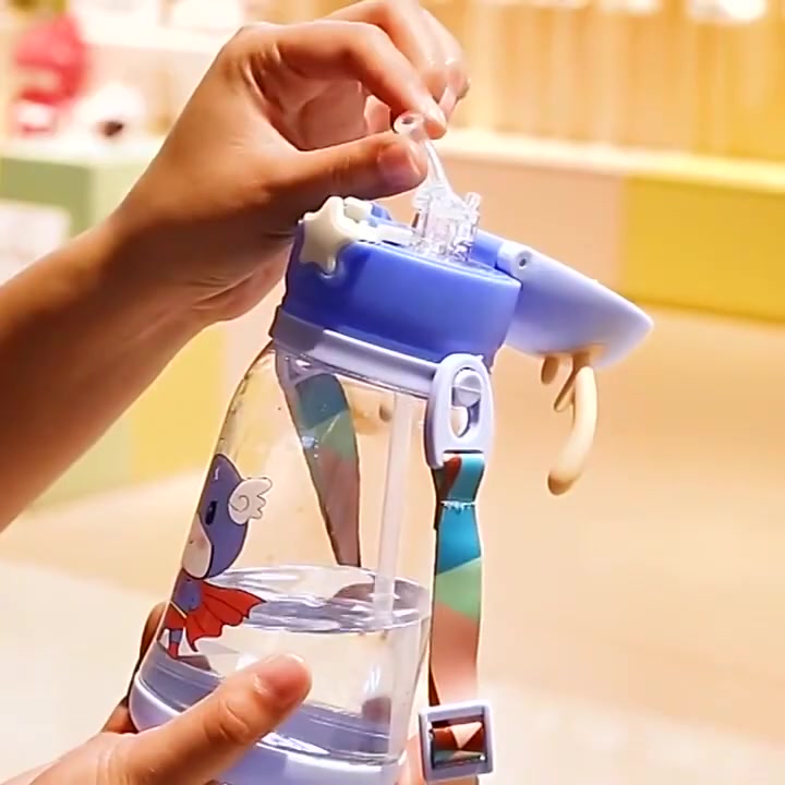 Bình uống nước có ống hút mềm dẻo cho bé dung tích lớn 600ml  với thiết kế dễ thương phù hợp cho mọi bé trai bé gái | BigBuy360 - bigbuy360.vn