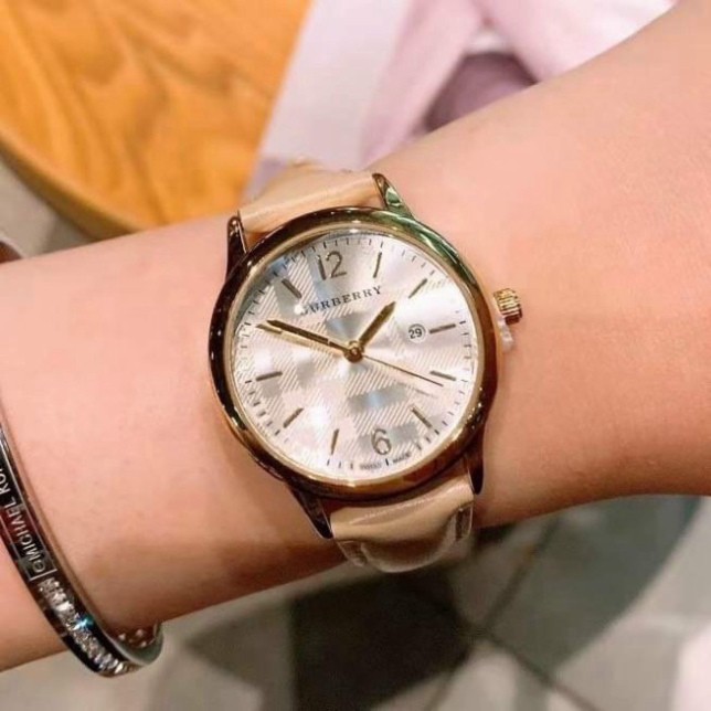 Đồng hồ nữ burberry dây da mềm, thẻ bảo hành 12 tháng. mẫu mới nhất 2021