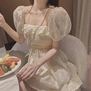 Váy xoè hoa kem cổ bèo