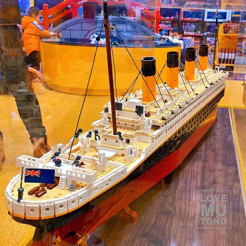 Đồ chơi Lắp ráp Mô hình 9090Pcs Movie Titanic Large Cruise Boat Ship City 99023 77000 Compatible 10294