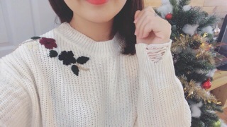 Áo len thêu bo gấu