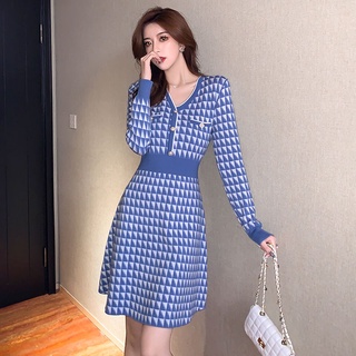 Đầm dệt kim cổ chữ V màu xanh dương phong cách mới