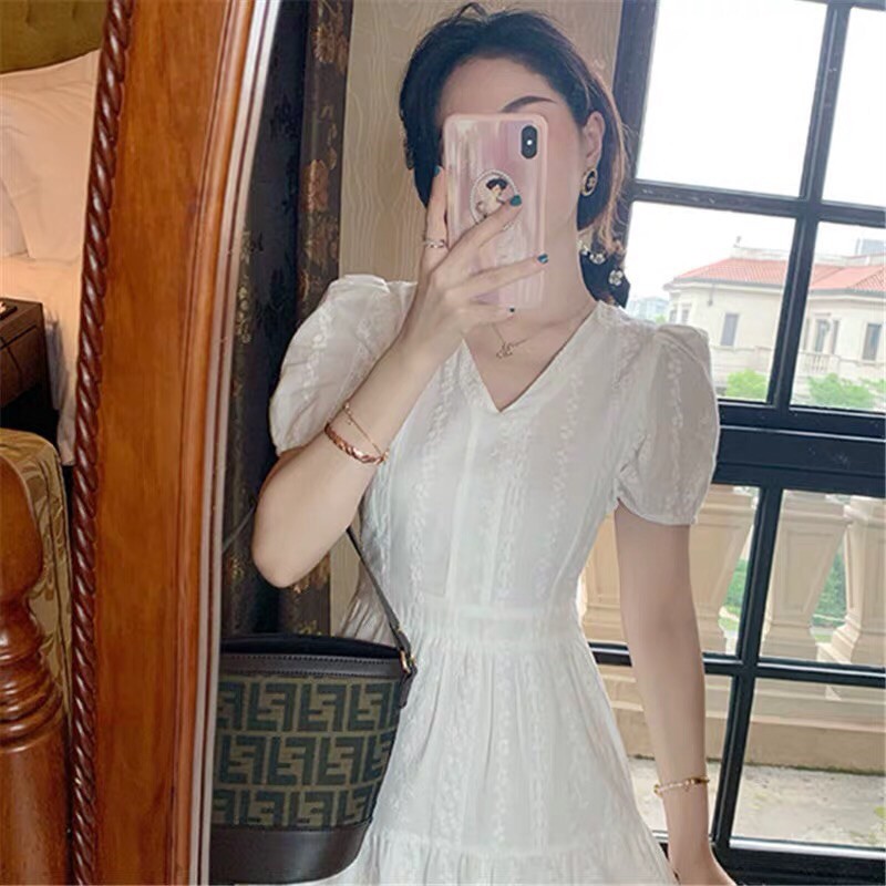 Pass váy trắng hàng QCCC size M dưới 56kg