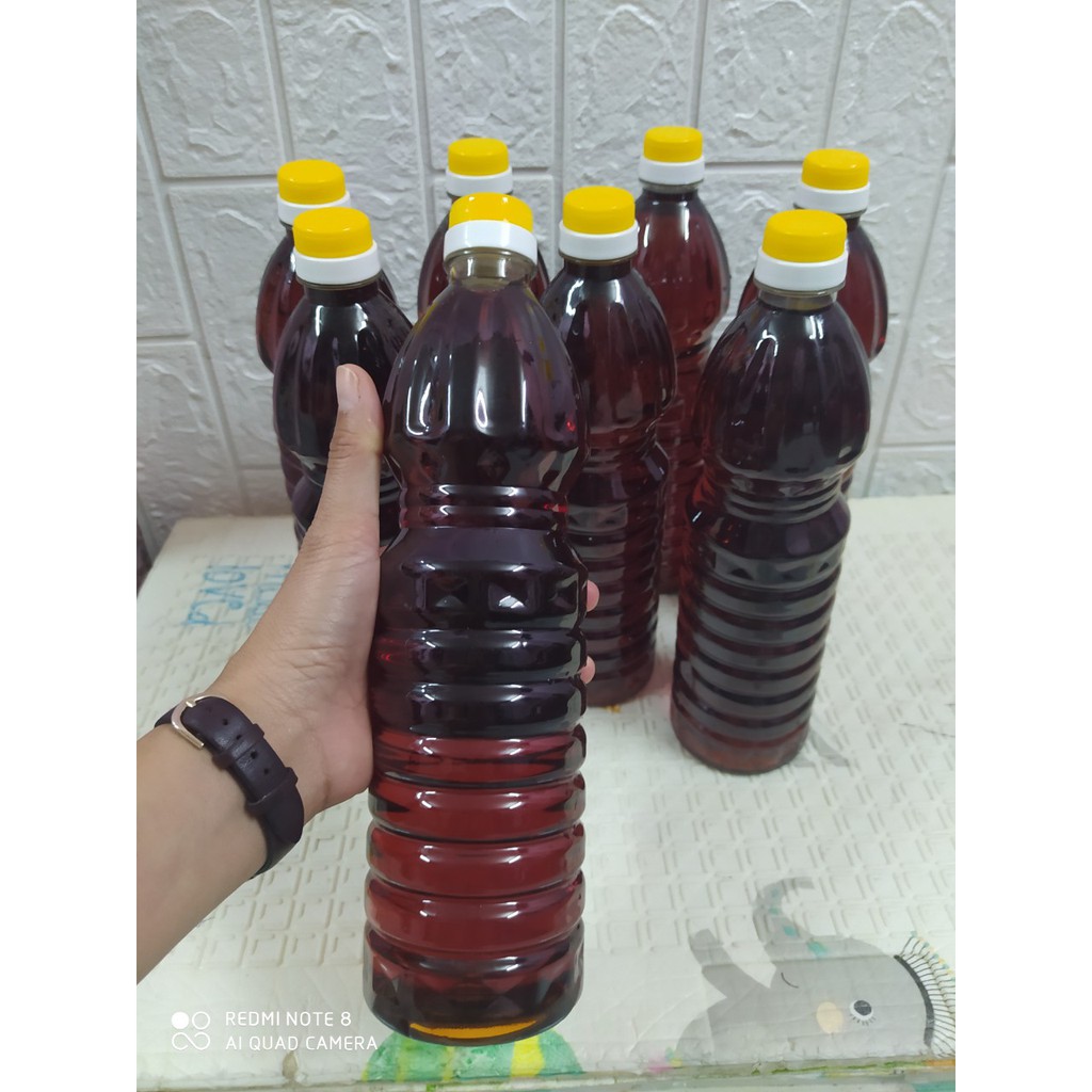 Nước mắm truyền thống loại ngon 1L dộ đạm 35-40% thành phần là cá cơm và muối biển | BigBuy360 - bigbuy360.vn