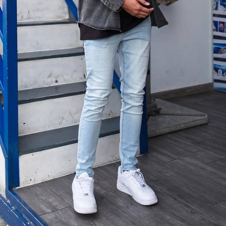 Quần jean nam xanh nhạt✔️Quần jean nam rách gối✔️form skinny | BigBuy360 - bigbuy360.vn