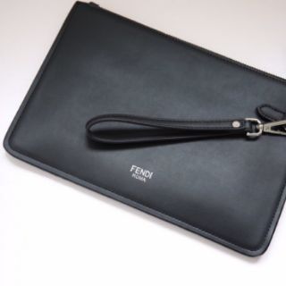 Clutch đính đá cá tính