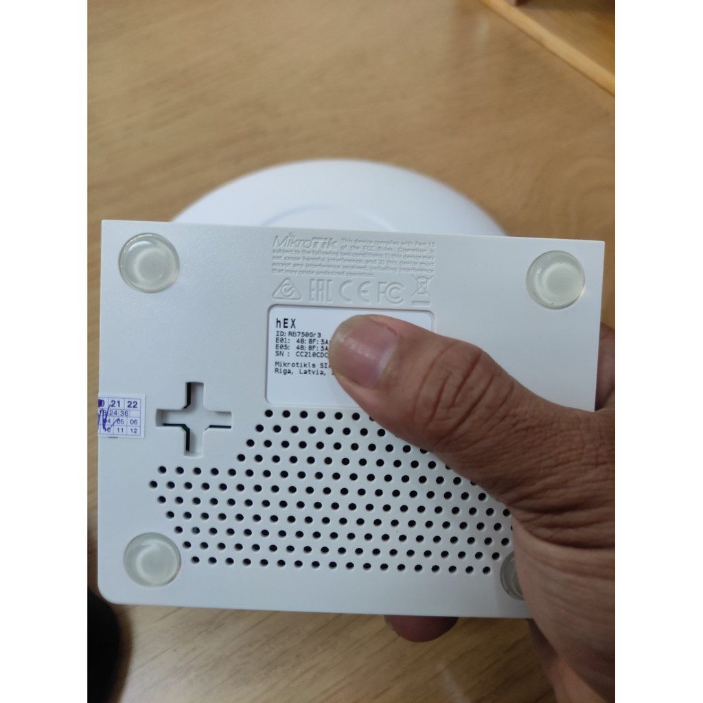 Combo Router Mikrotik 750Gr3 mới và Unifi Ac Pro hàng qua sử dụng