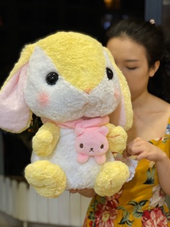 Gối ôm gấu bông.