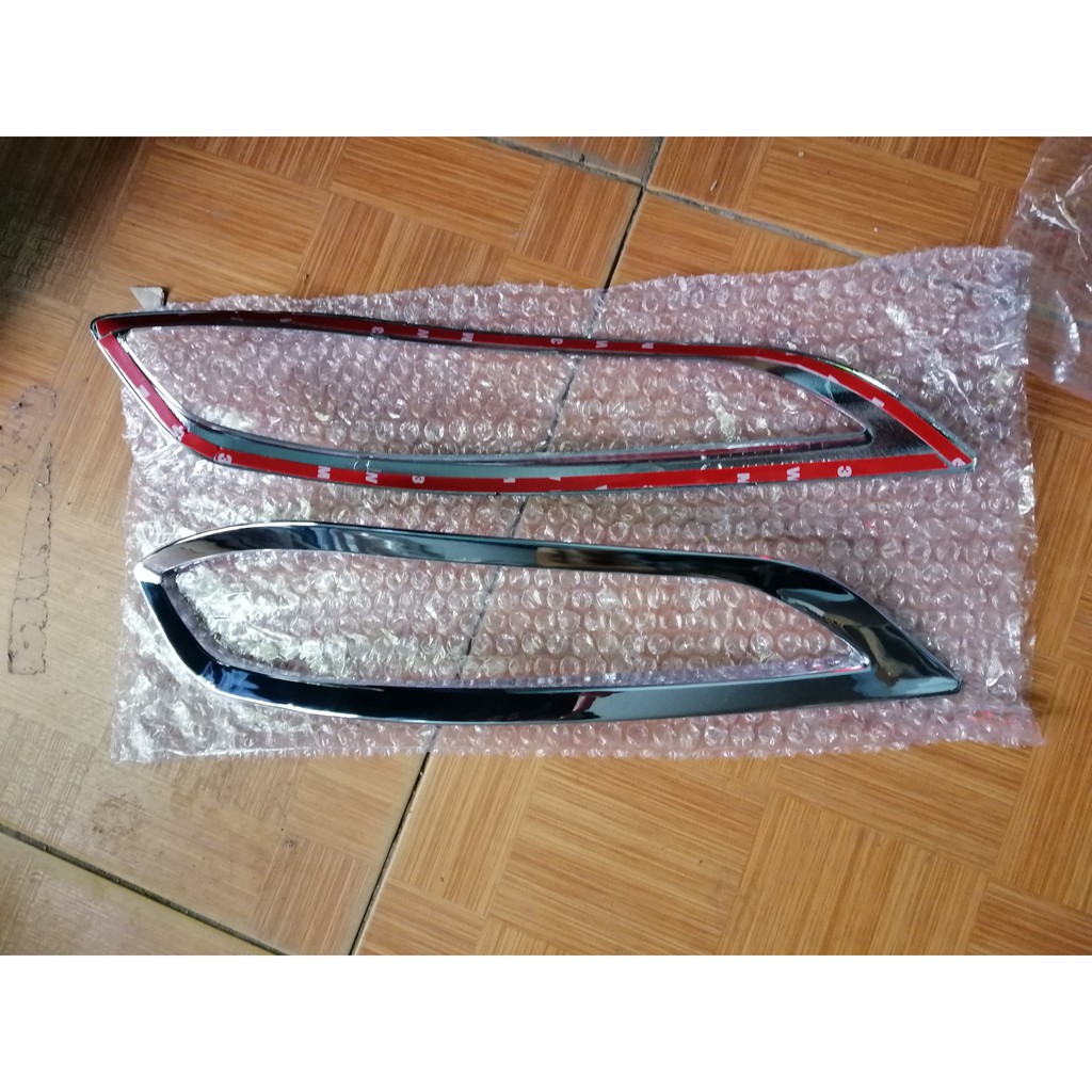 Ốp viền đèn gầm sau xe Toyota Vios 2019 - 2020