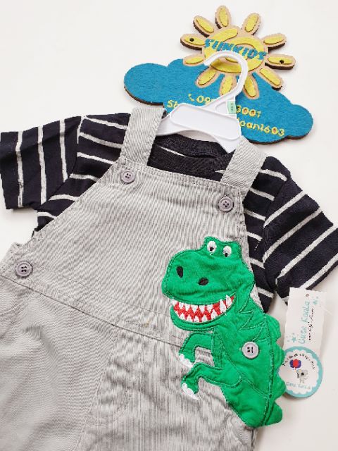 Set yếm khủng long và áo phông kẻ