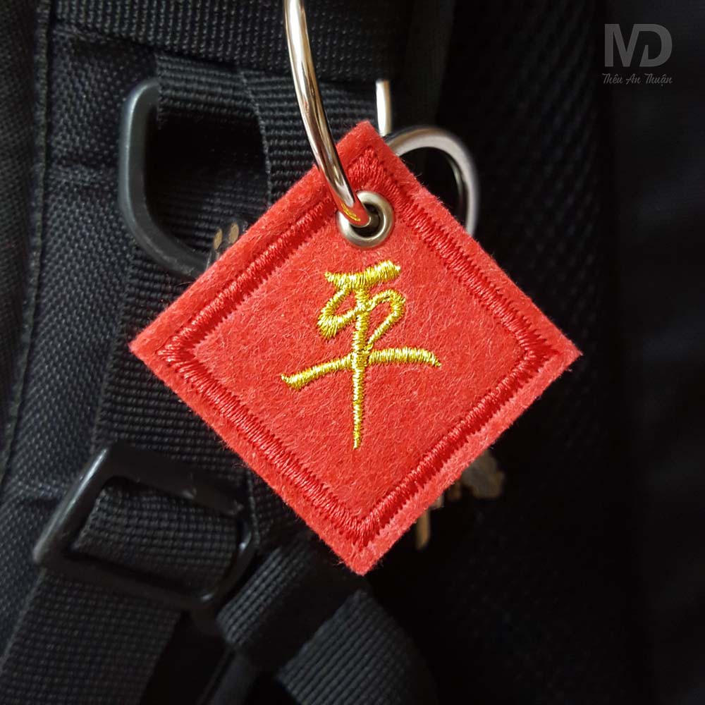 Móc treo chìa khóa vải thêu độc đáo - Chữ Bình - Chữ nôm