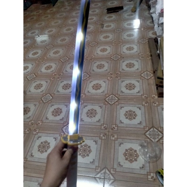 Kiếm Nhật phát sáng vip