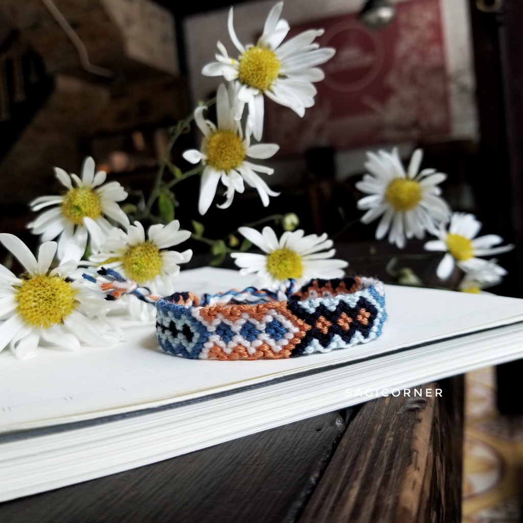 Vòng tay, vòng chân handmade tết bằng chỉ l Friendship bracelet