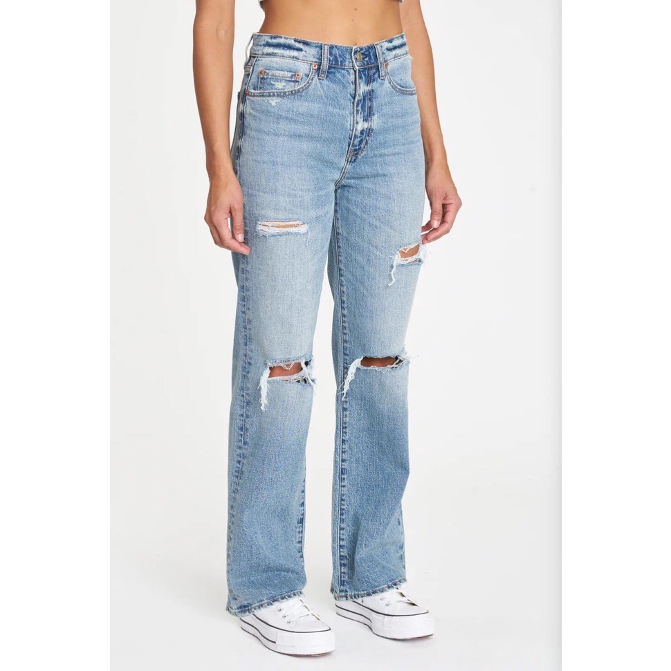 Quần jeans nữ ống suông màu xanh rách