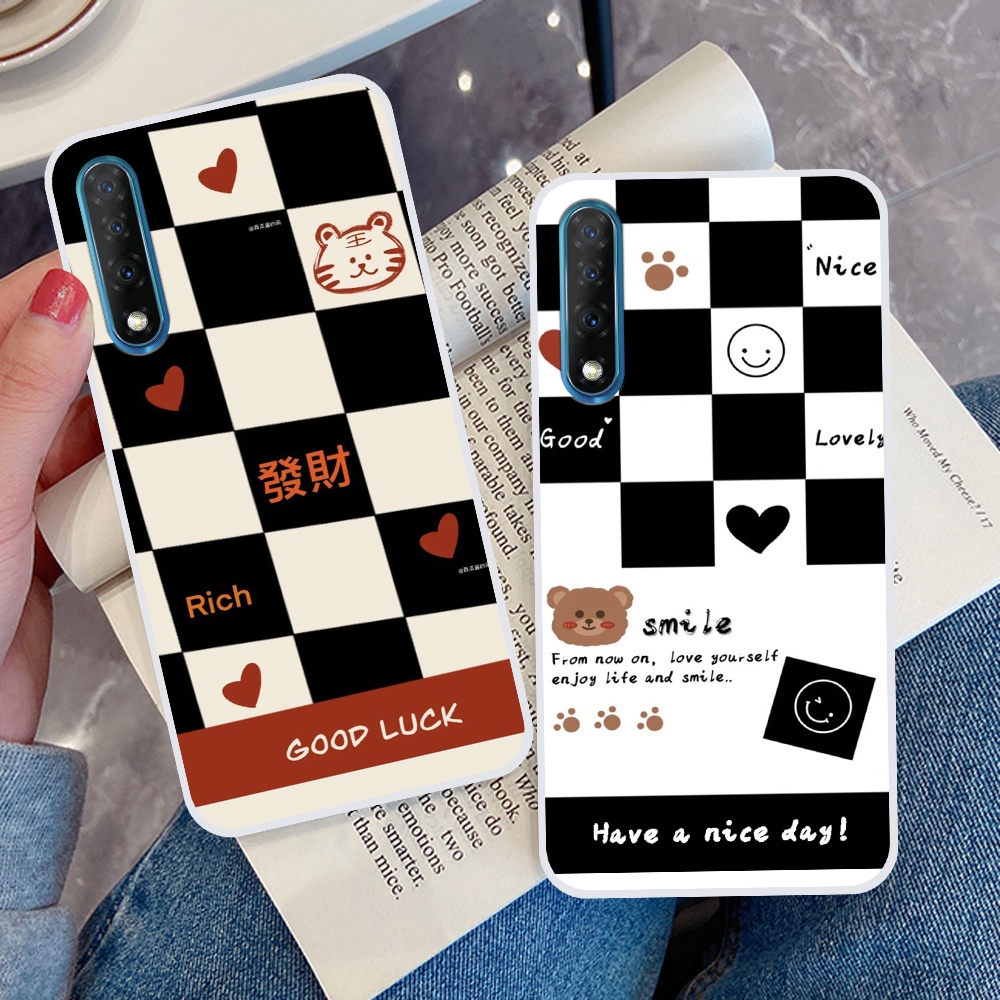 Ốp Vsmart Live in hình sọc caro, họa tiết đen trắng dễ thương