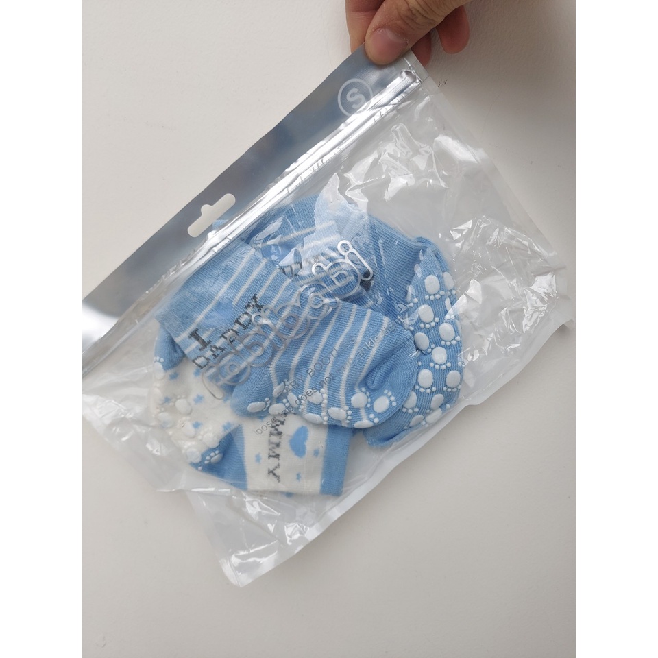 Một set 3 đôi tất chống trơn cho bé, Chất liệu cotton len, dày không hấp hơi, co dãn tốt, siêu đáng yêu cho bé