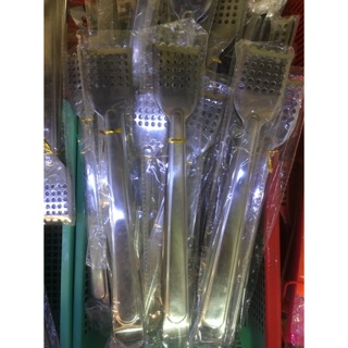Dụng cụ gấp thức ăn