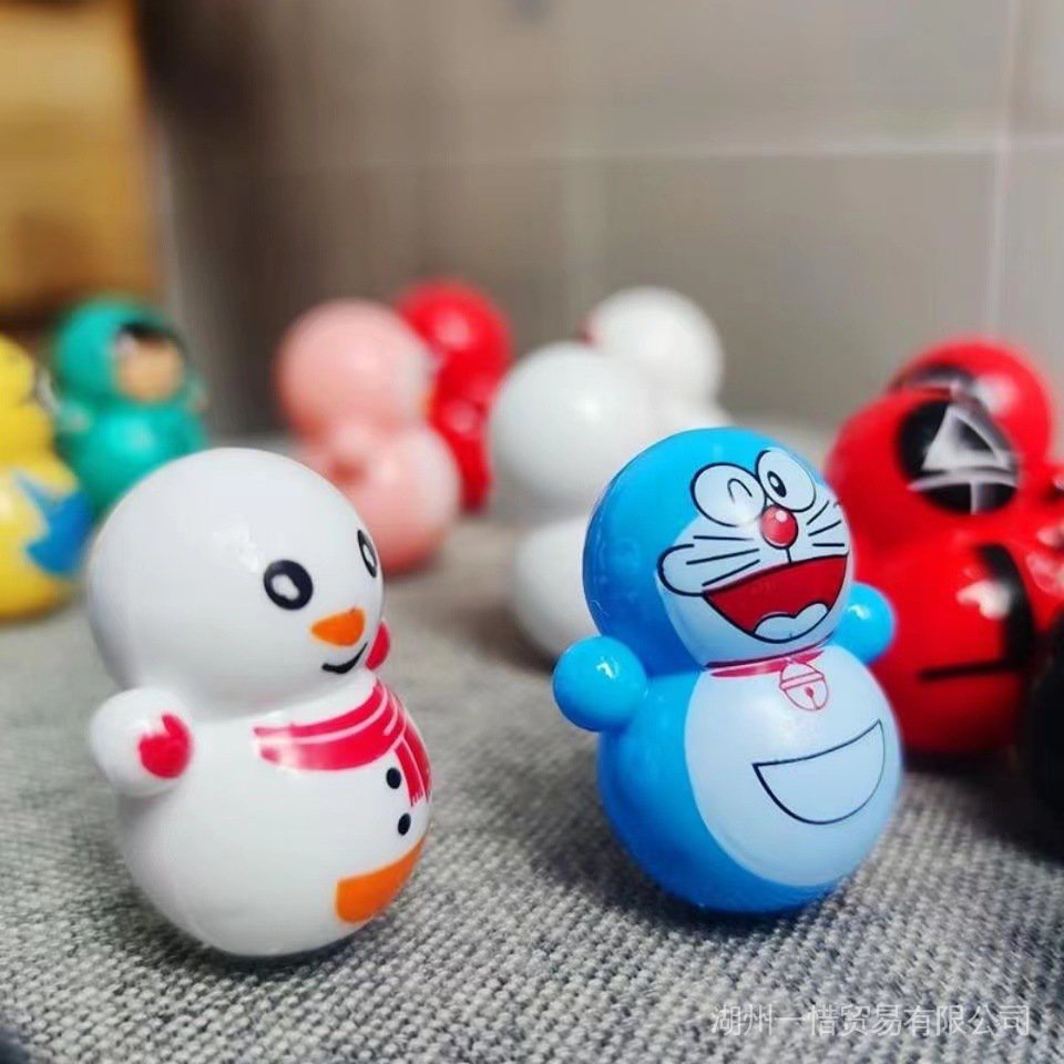 Con lật đật nhỏ kiểu ông già Noel hoạt hình Pokonyan trang trí để bàn làm quà tặng dành cho trẻ em