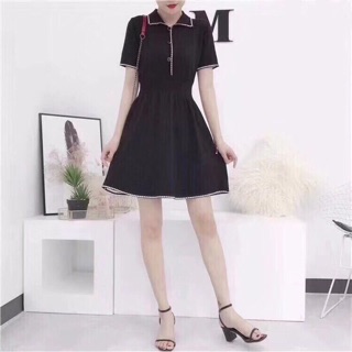 Váy len xoè cổ đức