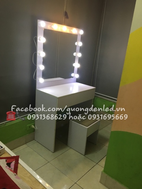 Bàn trang điểm có đèn giá rẻ