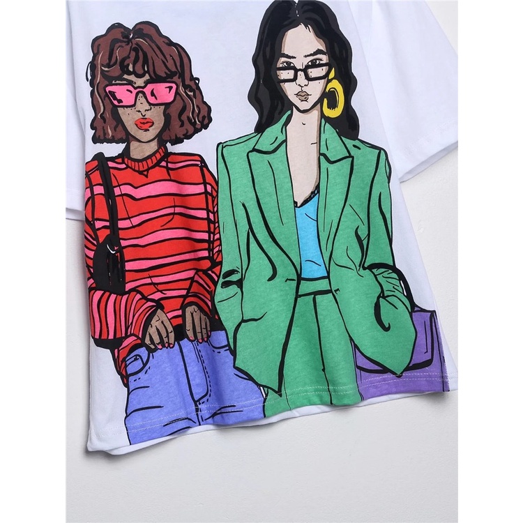 Áo phông nữ form rộng tay lỡ cổ tròn in hình 2 cô gái fmstyle, áo thun nữ form rộng hot trend | Fmstyle Shop 220410810