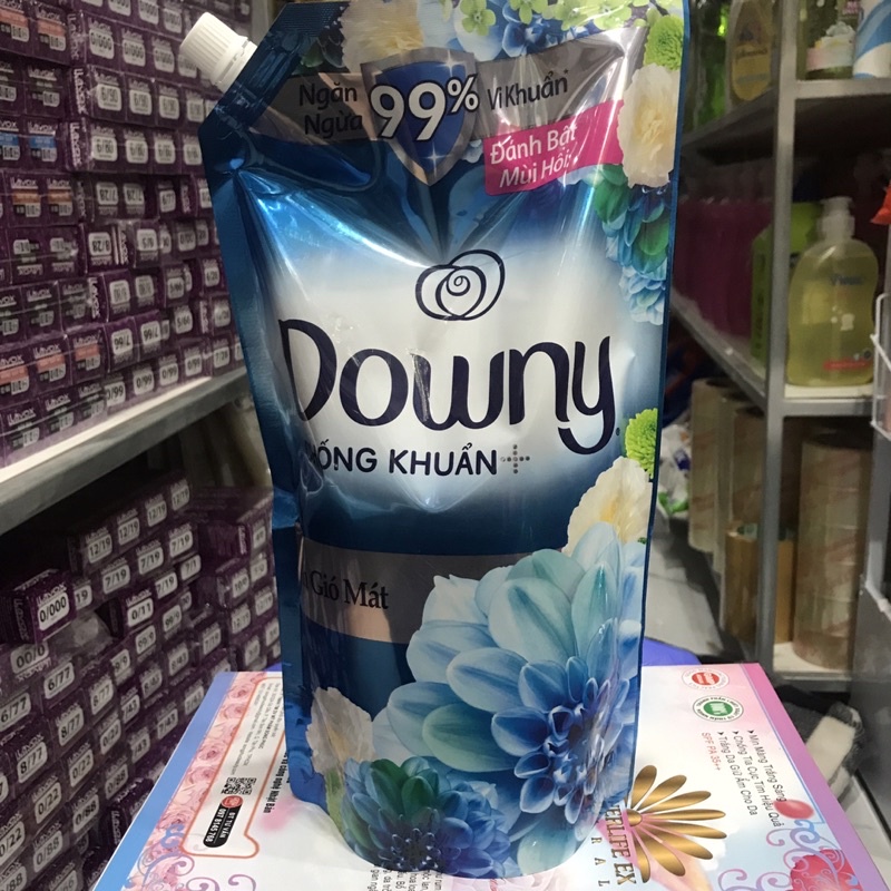 Nước xả vải Downy làn gió mát túi 1.5L