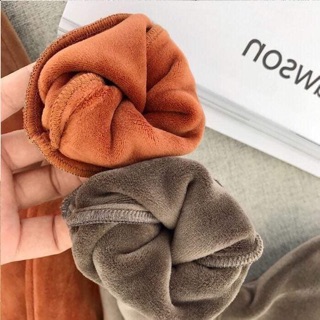 Quần bom nhung- lê hồng thắm