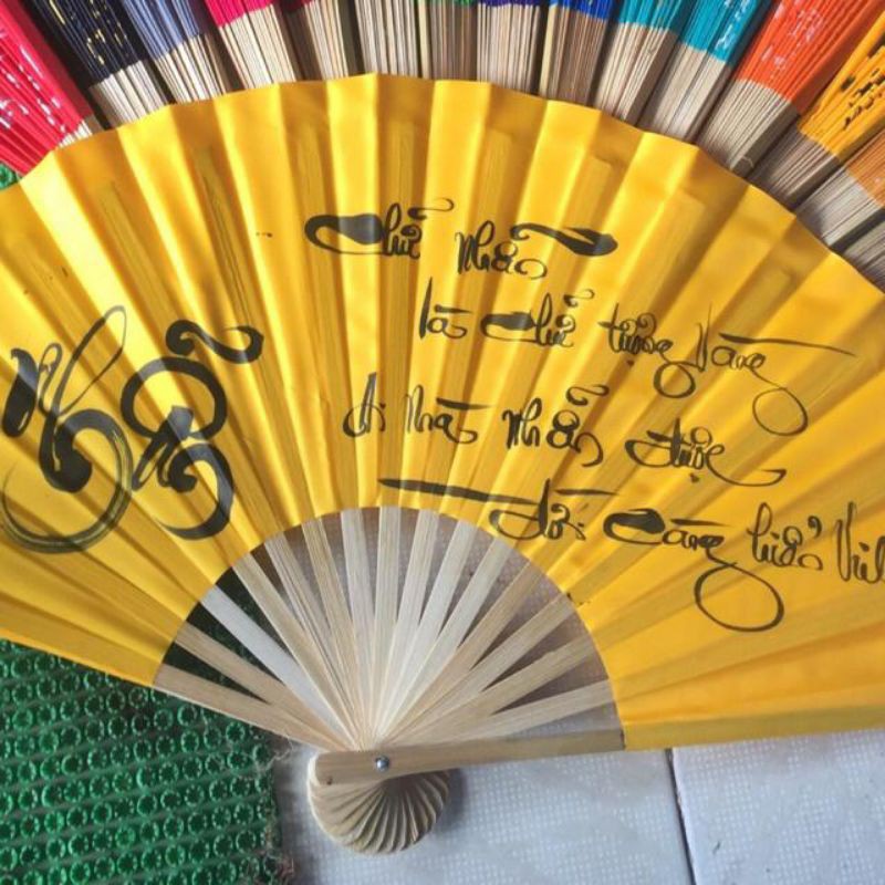 Quạt vải thư pháp dài 30cm, xòe rộng 60cm