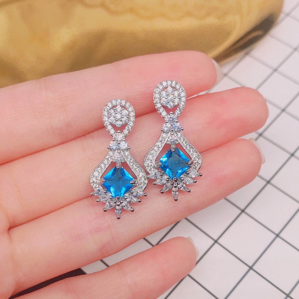 Bông tai hình vuông đính đá sang trọng