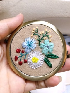 Gương mini thêu tay