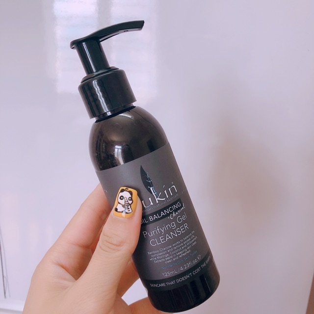 Sữa rửa mặt kiềm dầu và mụn