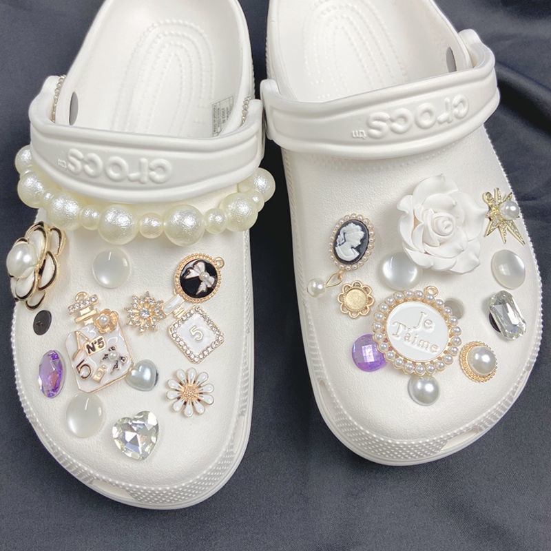 Hạt Charm Hình Đôi Giày croc Dùng Làm Phụ Kiện Giày Cho Nam Và Nữ